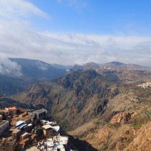 Group excursion to Nizwa and Jebel Akhdar Mountains: Journey in the footsteps of history and nature