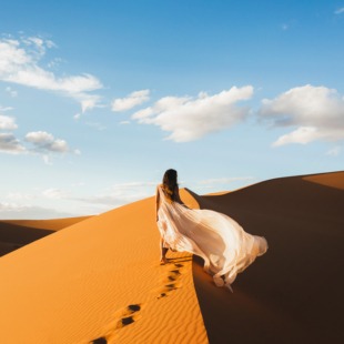 Group excursion to the desert and oasis of Wadi Bani Khalid: Relaxation among sand and water
